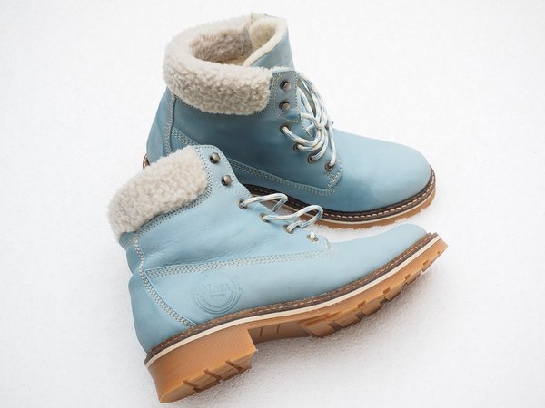What Are Some Essential Features to Look for in UK-Made Winter Boots?
